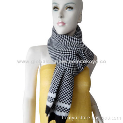 Knitted checkered scarf with Geo style, 180*70cm, ideal for winter, made of acrylic